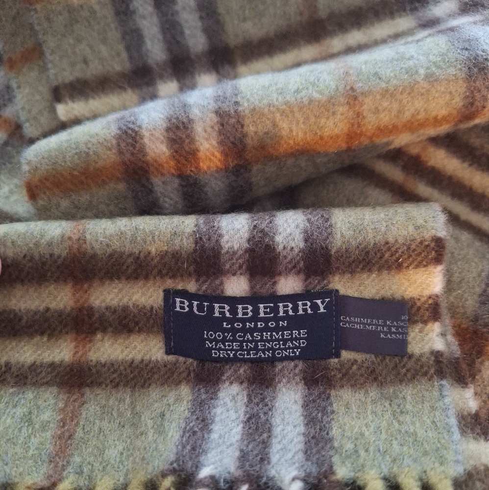Burberry Cashmere Scarf in Olive Color